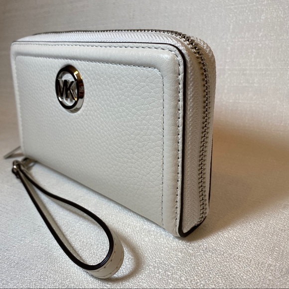 Michael Kors White Fulton Phone Wallet Wristlet - Picture 2 of 5